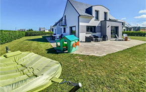  Holiday Home Lilia; Plouguerneau with Sea View 02  Плугерно